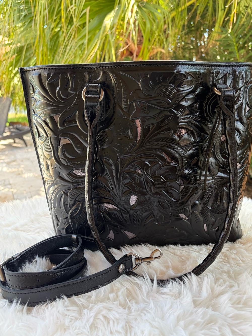 NWT GOrgEouS 🩷PATRICIA NASH🩷 Adeline Black Tooled Leather Tote/Crossbody - Picture 4 of 11